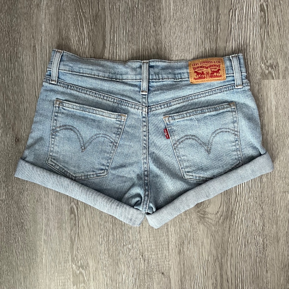 Levi's Low Rise Shorts